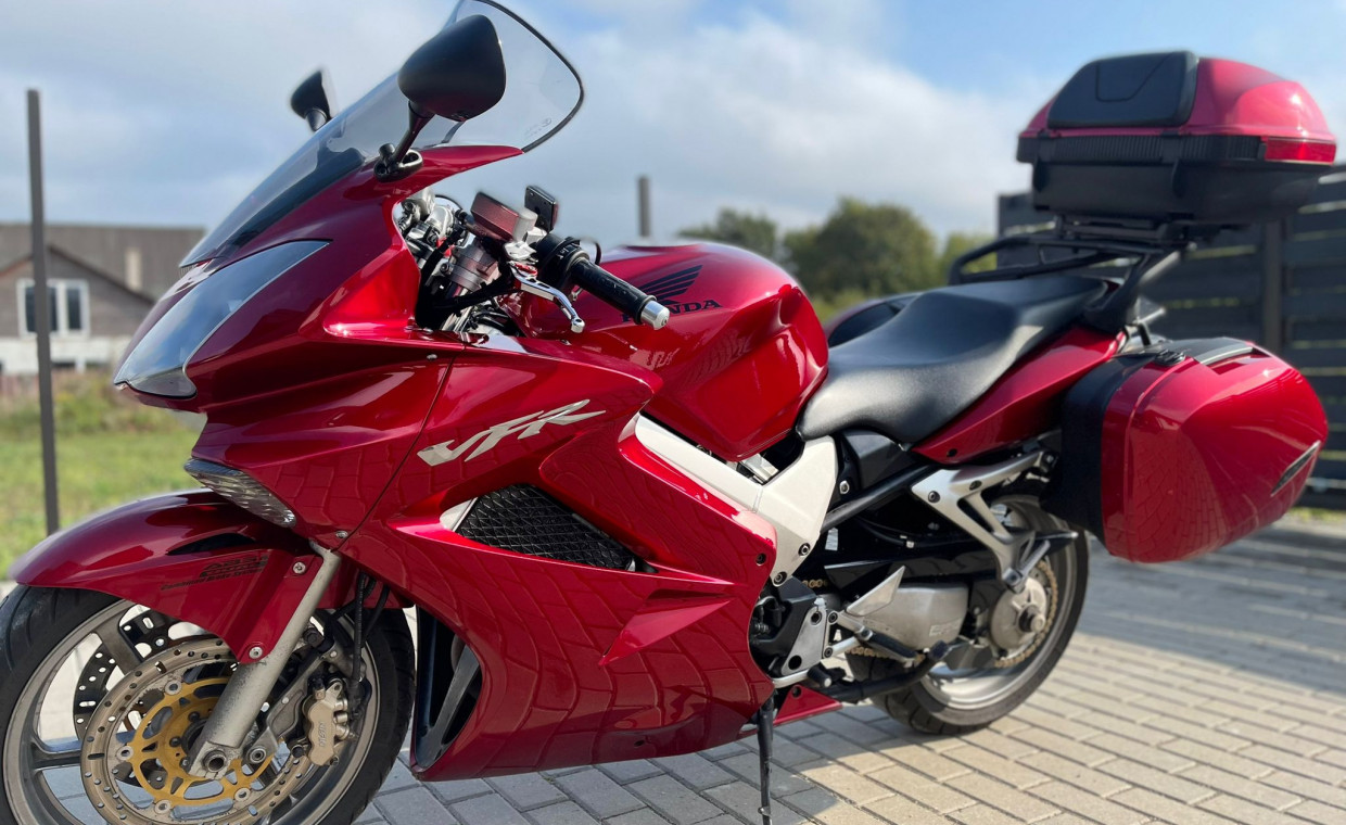 Motorcycles for rent, Honda VFR800 rent, Vilnius