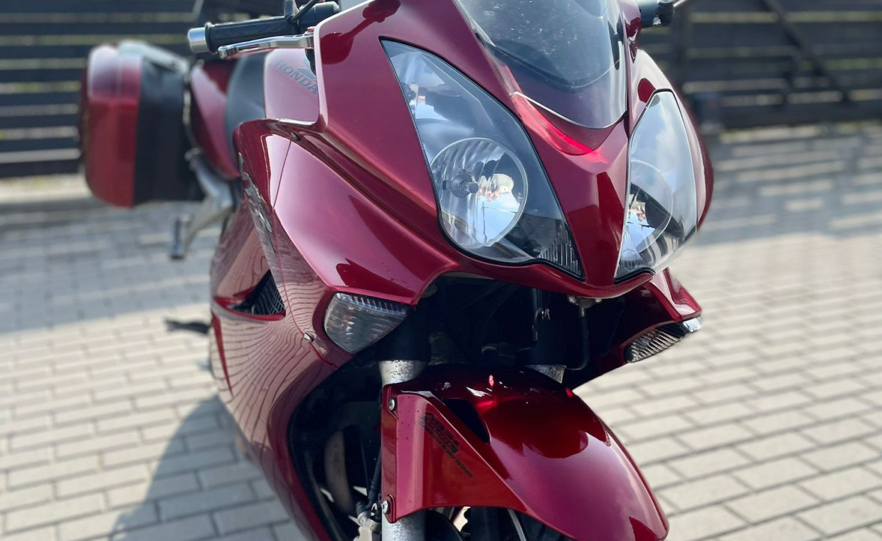 Motorcycles for rent, Honda VFR800 rent, Vilnius