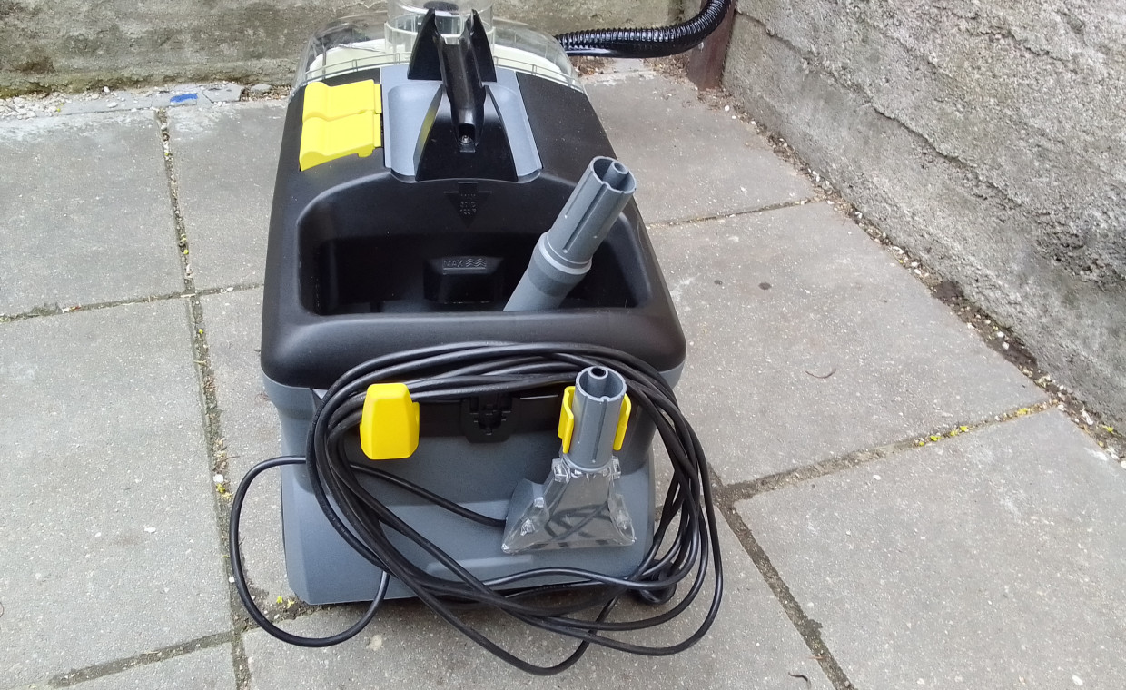 Carpet cleaners for rent, Plaunamas siurblys Karcher Puzzi 10/1 rent, Klaipėda