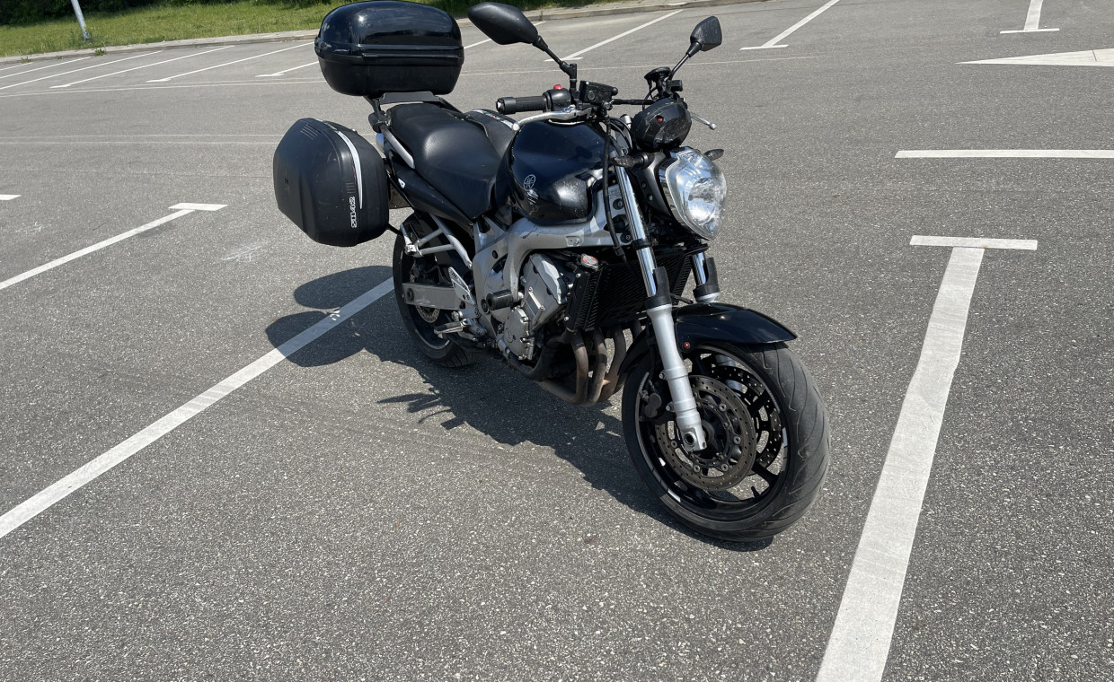 Motorcycles for rent, Yamaha FZ6 rent, Kaunas