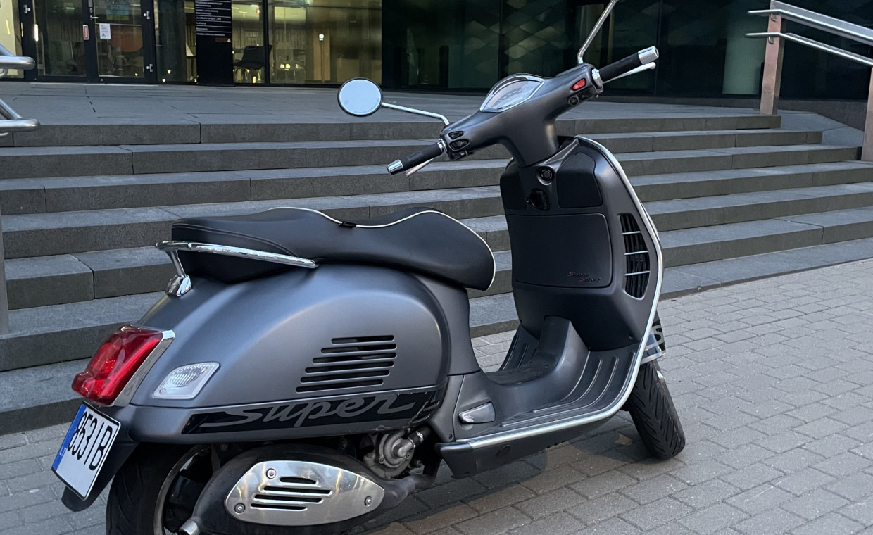 Motorcycles for rent, PIAGGIO VESPA GTS SUPER SPORT rent, Vilnius