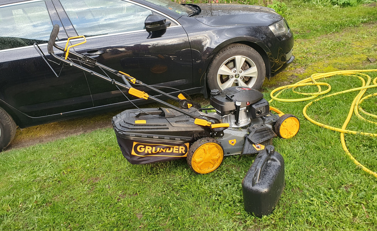 Tools for rent, Gasoline self-propelled lawn mower Grund rent, Vilnius