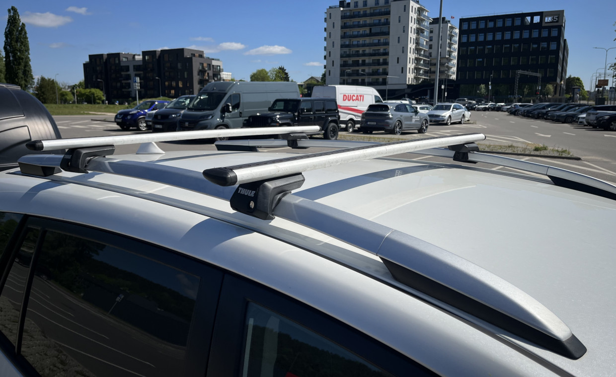 Car accessories for rent, Thule WingBar Evo stogo skersniai rent, Vilnius