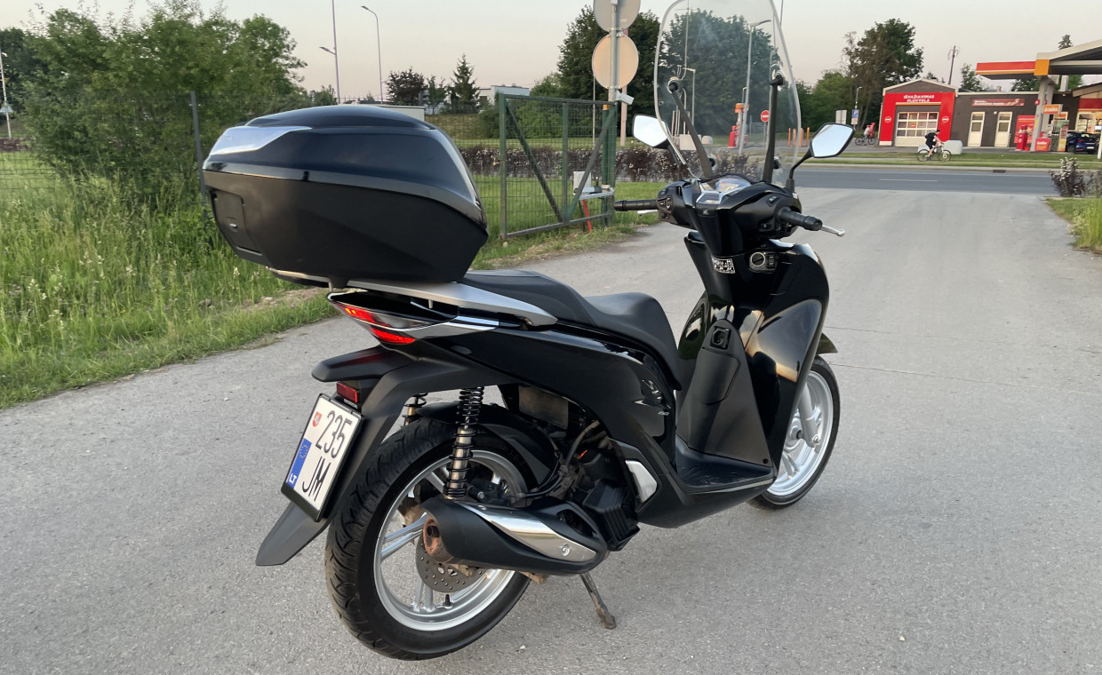 Motorcycles for rent, Honda SH150i rent, Kaunas