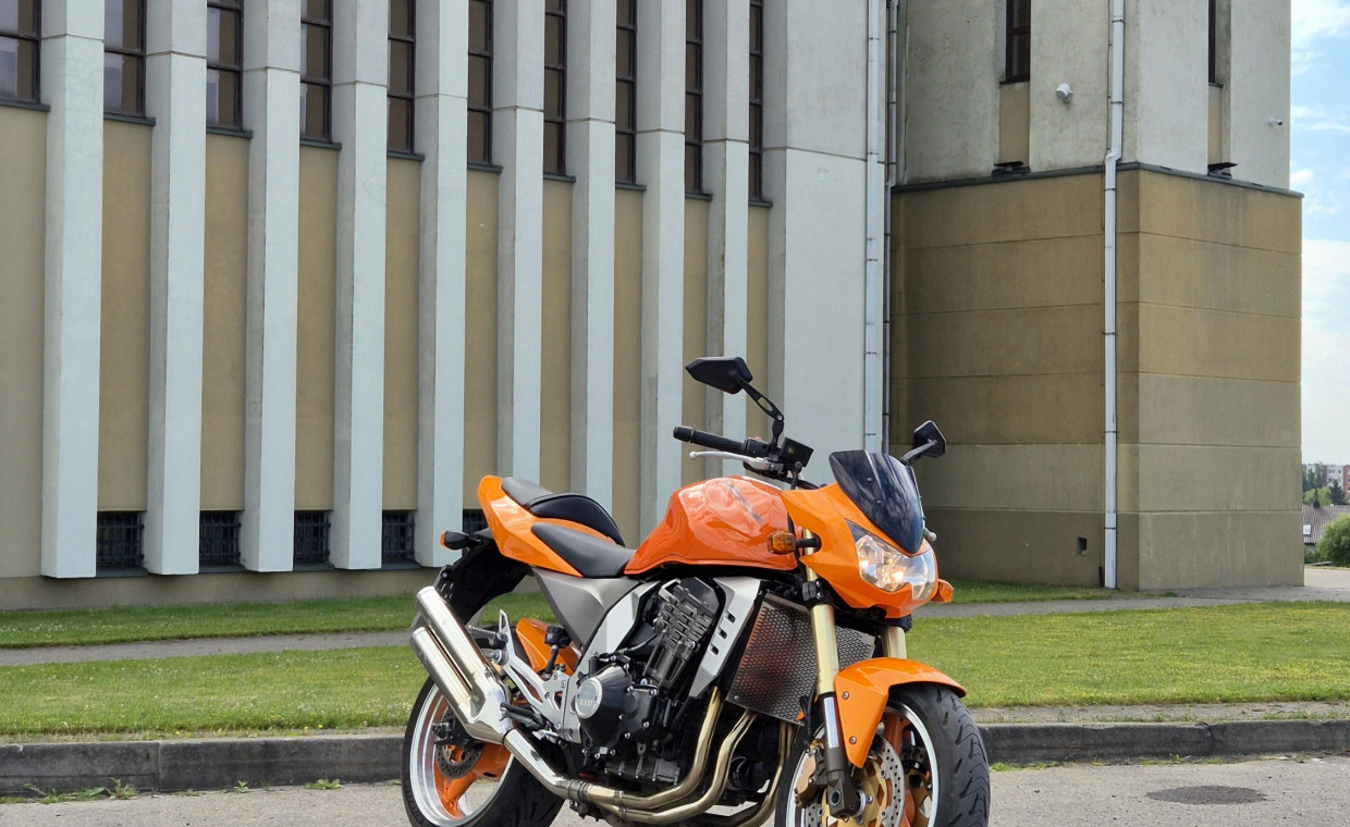 Motorcycles for rent, Kawasaki Z1000 rent, Kaunas