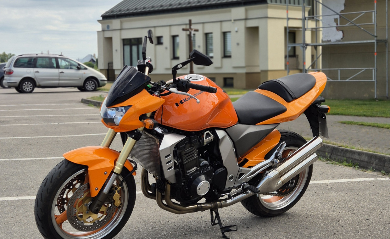 Motorcycles for rent, Kawasaki Z1000 rent, Kaunas