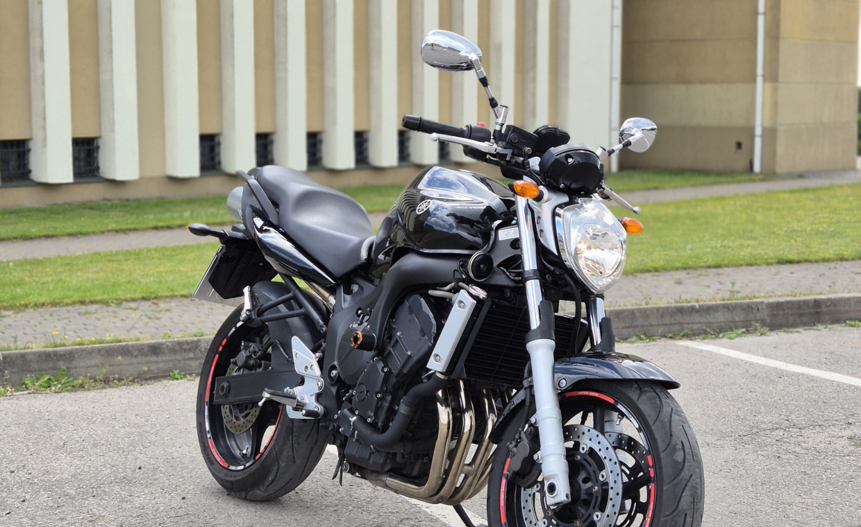 Motorcycles for rent, Yamaha FZ6 rent, Kaunas