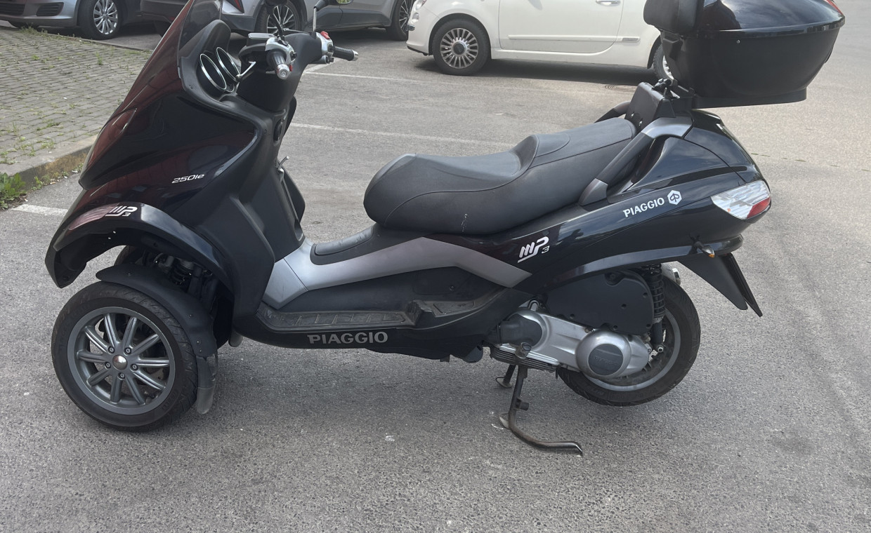 Motorcycles for rent, Paggio mp3 250 rent, Vilnius