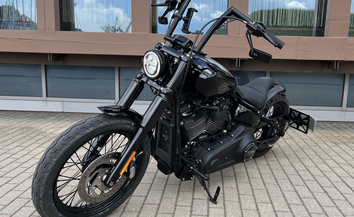 Motorcycles for rent, Harley Davidson Street bob rent, Vilnius