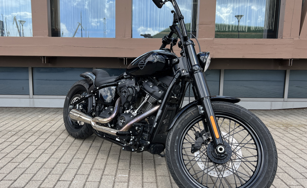 Motorcycles for rent, Harley Davidson Street bob rent, Vilnius