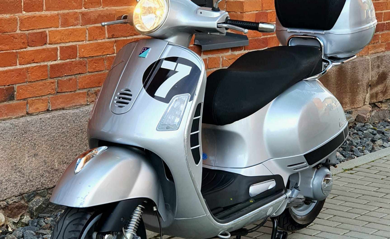 Motorcycles for rent, Piaggio Vespa GTS rent, Kaunas