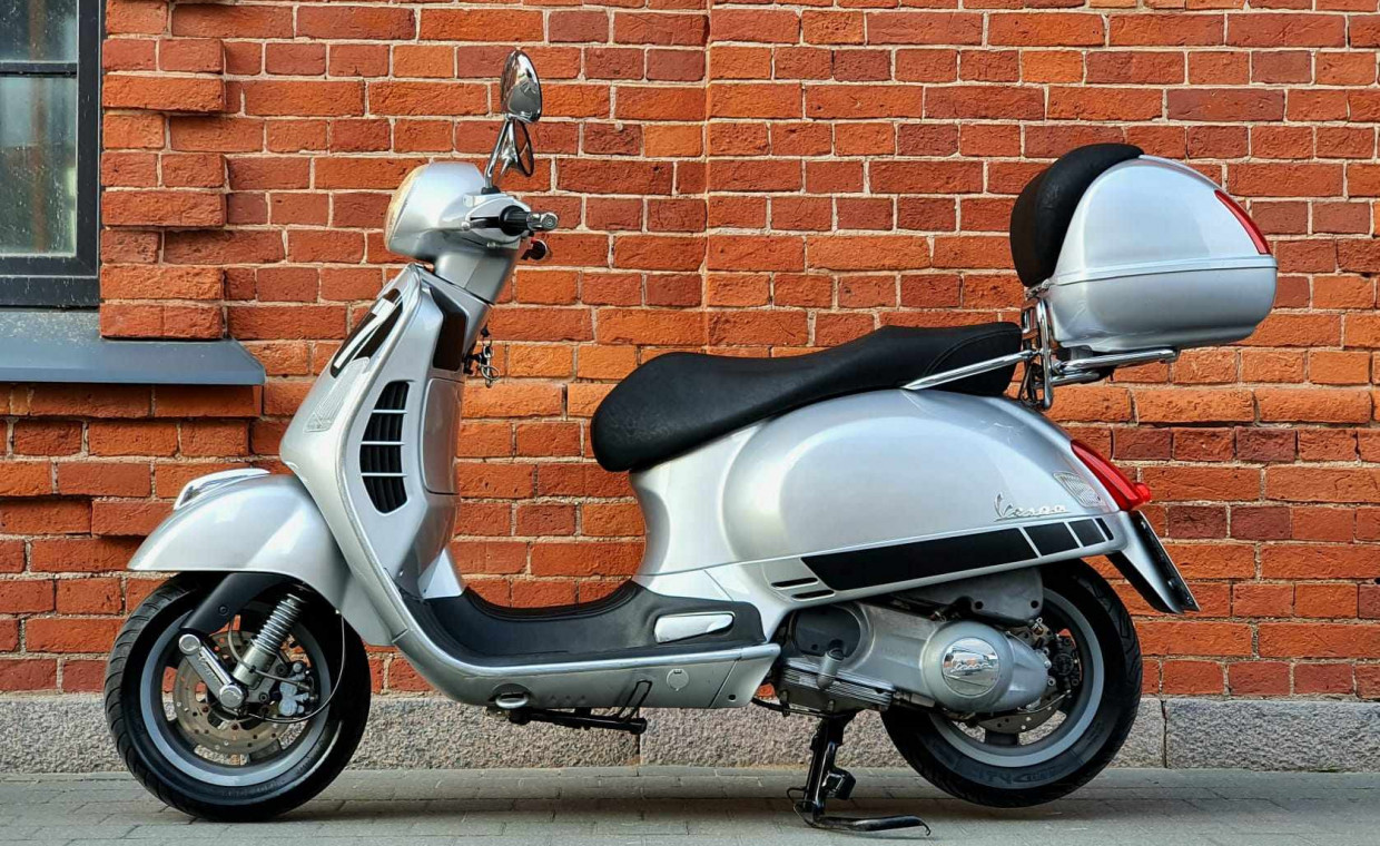 Motorcycles for rent, Piaggio Vespa GTS rent, Kaunas