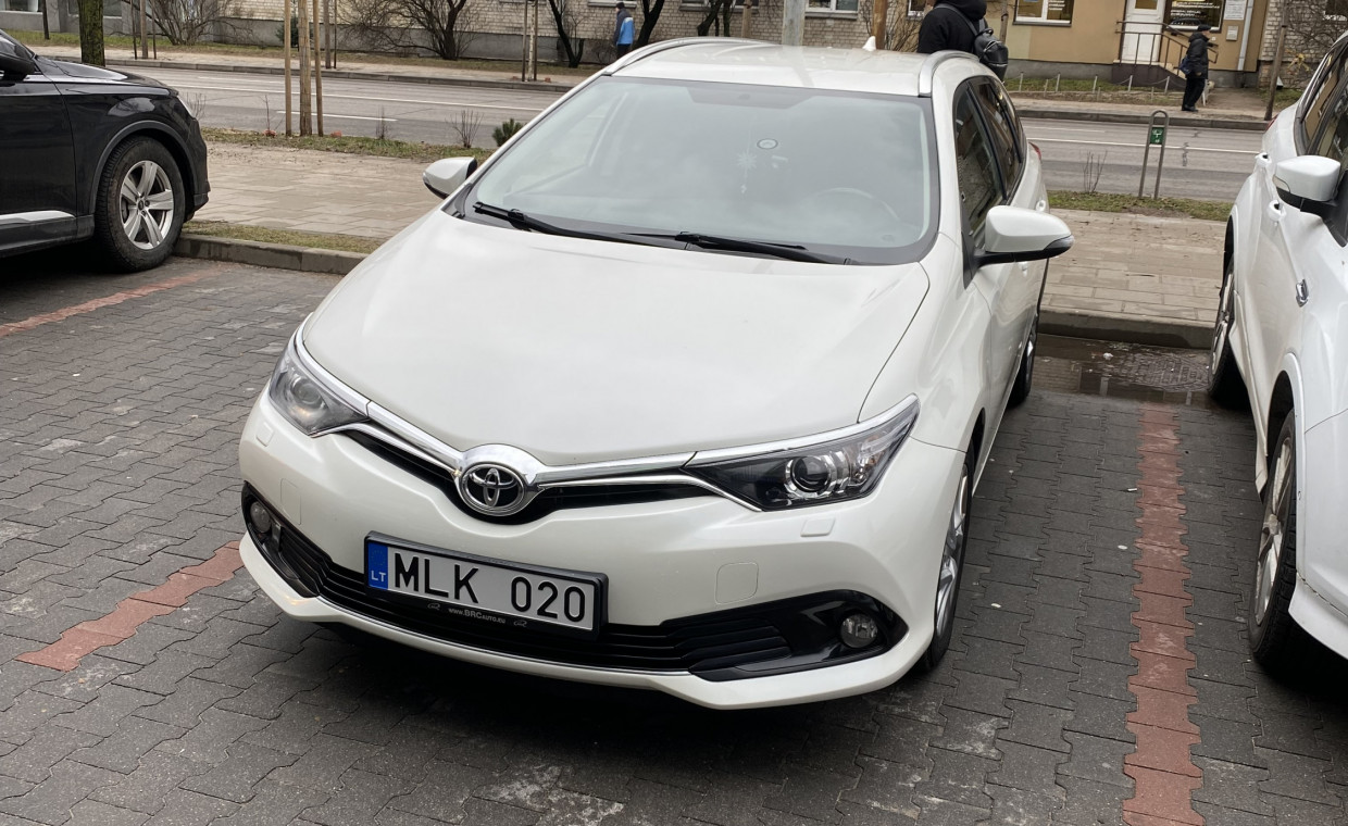 Car rental, Toyota Auris 2016 rent, Vilnius