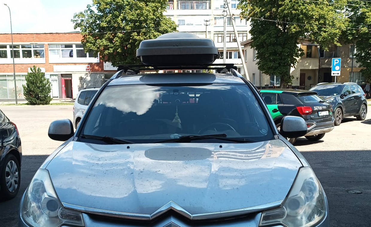 Car accessories for rent, Roof box with roof rails rent, Kaunas