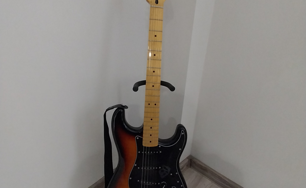 Audio equipment and instruments for rent, Gitara Squier Stratocaster rent, Kėdainiai