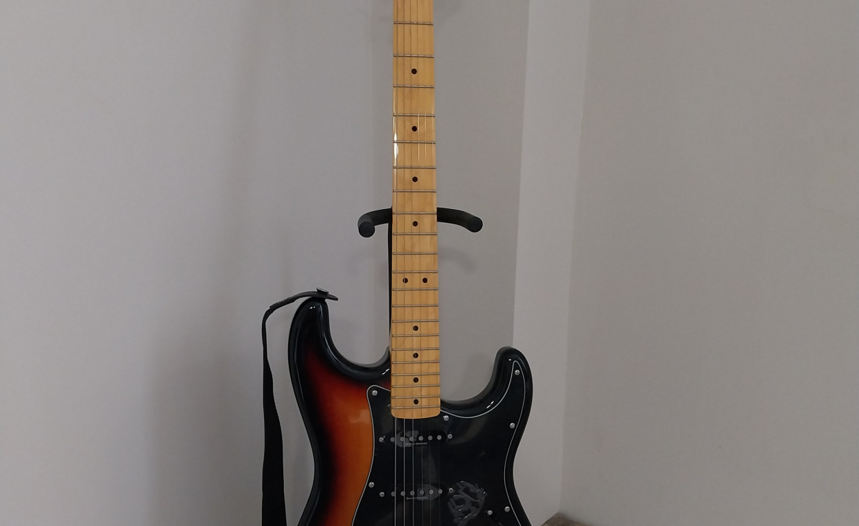 Audio equipment and instruments for rent, Gitara Squier Stratocaster rent, Kėdainiai