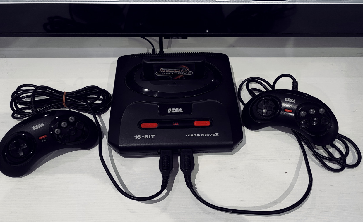 Gaming consoles for rent, Sega Megadrive 2, Retro 16 bit rent, Šiauliai