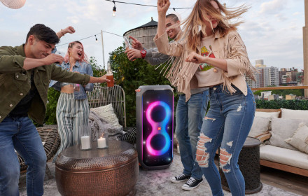 Jbl PartyBox 110 su mikrofonu