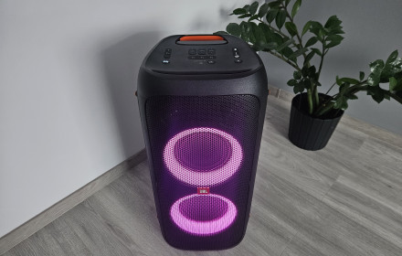 JBL PartyBox 310 su mokrofonais