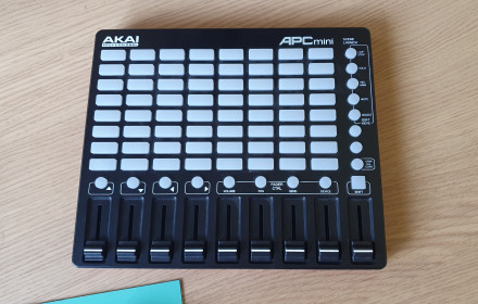 Kontroleris Akai Professional APC Mini