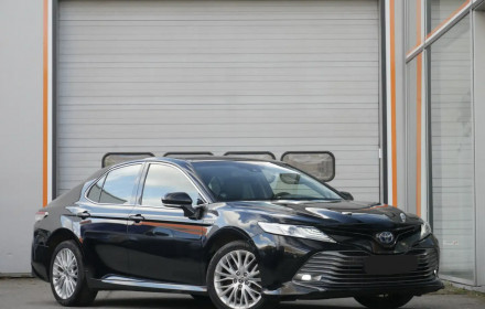 Toyota Camry Hybrid. Premium